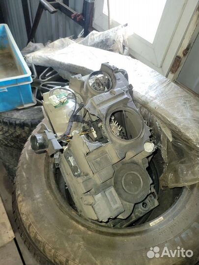 Левая фара разбитая на range rover