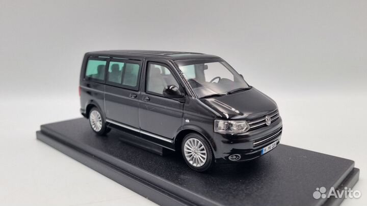 Модель Volkswagen T5 Multivan black