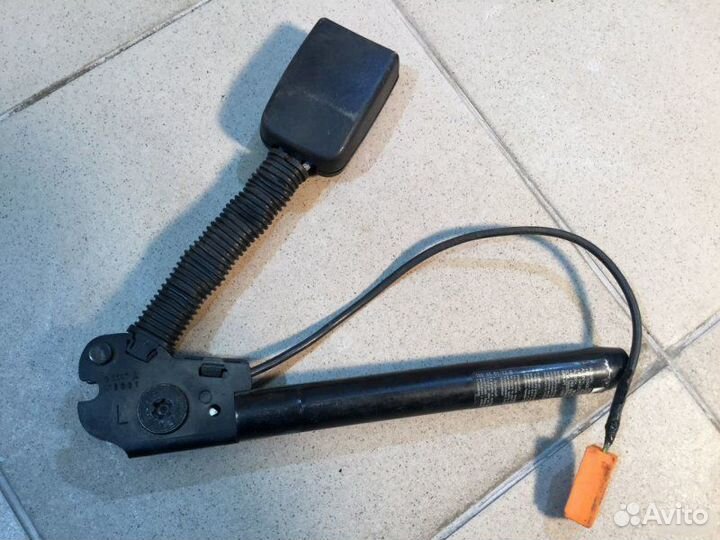 Ответная часть ремня безопасности Ford Fusion