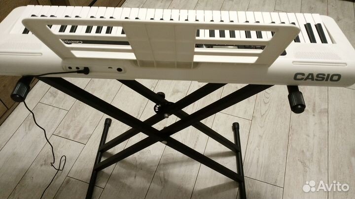 Продается синтезатор Casio
