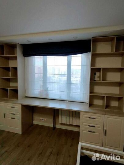 Детская рабочая зона у окна