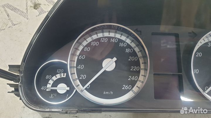 Приборная панель на Mercedes-Benz W203