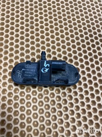 Форсунка стеклоомывателя правая Audi Q5 8R CDN