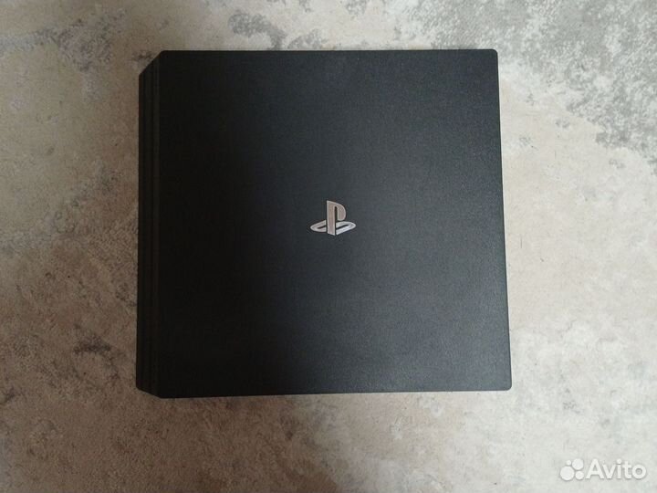 Sony PS4 pro вместе с ps camera + 5 игр + диск