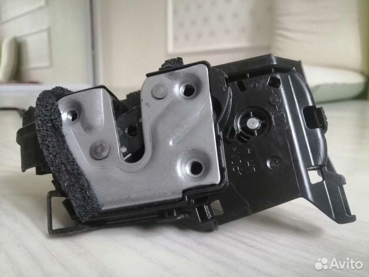 Замок двери левой задней LADA X-RAY 825032877R