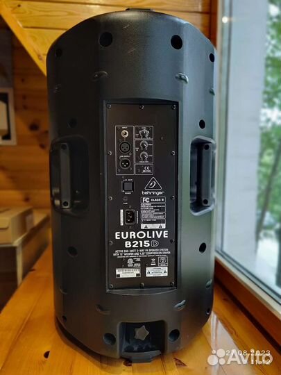 Активная колонка behringer