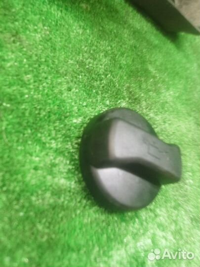 Крышка маслозаливной горловины Volkswagen Touareg