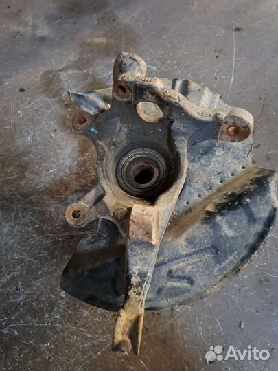 Поворотный кулак передний правый BMW Е53