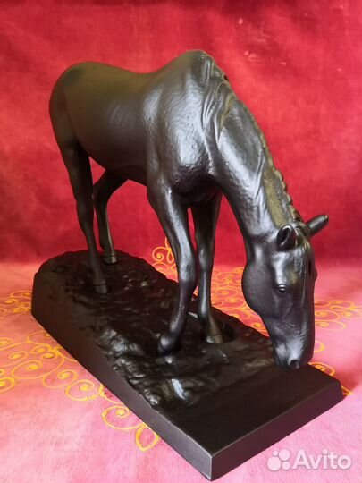 Кабинетная скульптура Конь у водопоя. чугун 1963 г