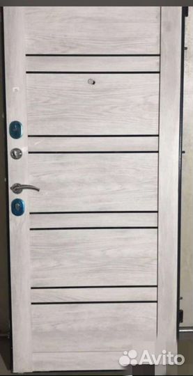Дверь входная, утепленная, тяжёлая. левые и правые