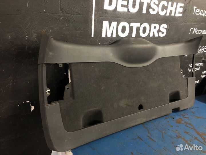 Обшивка крышки багажника Volkswagen Touareg