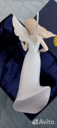 Фарфоровая статуэтка -ангел Pavone
