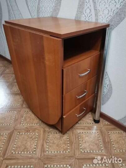 Стол для маникюра складной