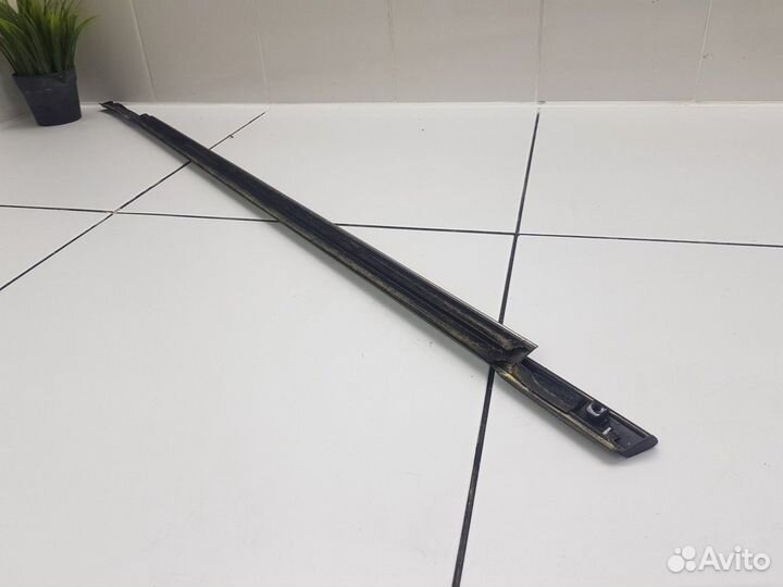 Молдинг стекла задней правой двери (Geely Atlas)