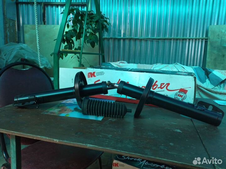 Омортизатор стойка. передний для ford