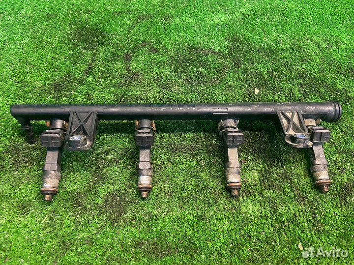 Renault logan / рейка топливная с форсунками