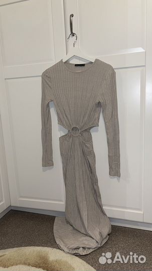 Красивое платье с вырезами Mohito