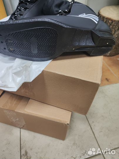 Лыжные ботинки