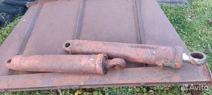 Гидроцелиндр нижний мехлопата дт-75
