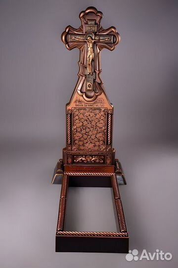 Мраморный крест на могилу