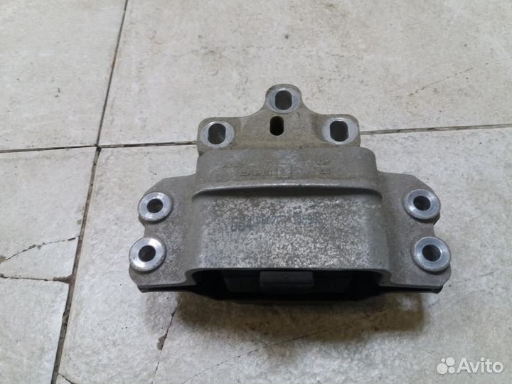 Опора двигателя левая Volkswagen Tiguan 5N1 2007-2