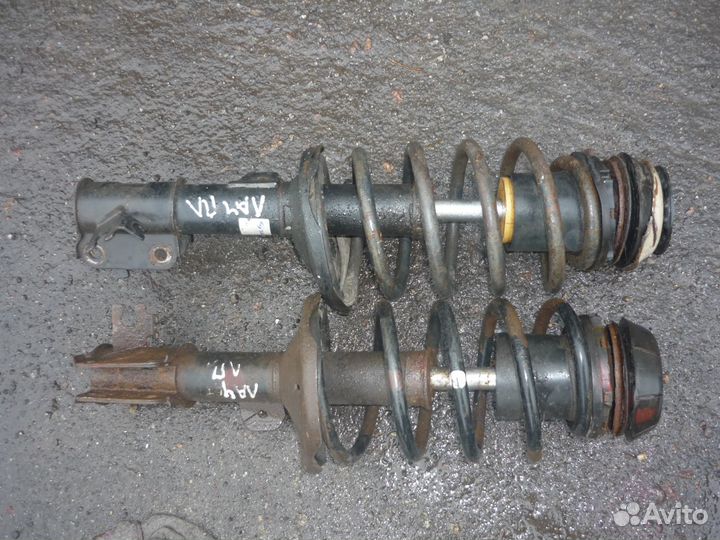 Стойка передняя левая Шевроле Лачетти