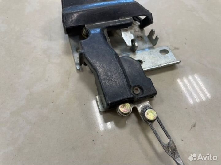 Замок багажника Mitsubishi Lancer 9 4G18 2005