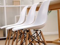 Новые стулья eames с небольшим дефектом