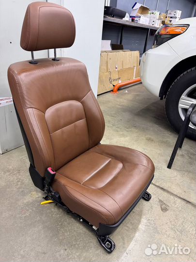 Автомобильное кресло с landcruser 200