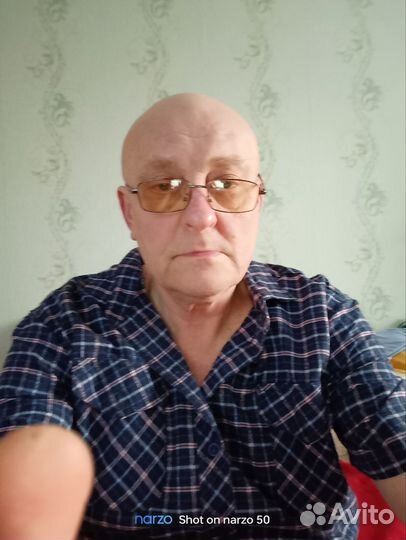 Водитель экспедитор на своём микроавтобусе