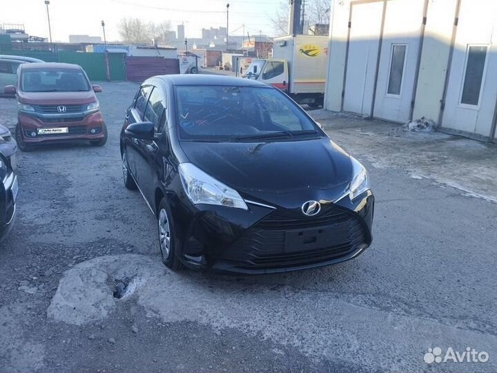 Toyota Vitz 1.0 CVT, 2017, 11 000 км