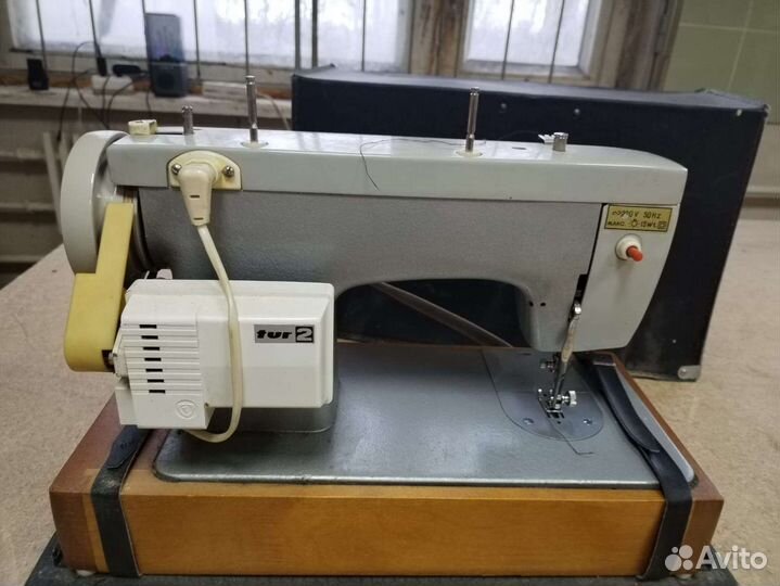 Швейная машина Чайка 132м