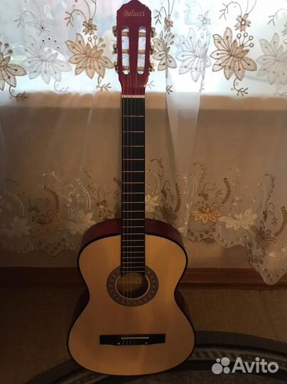 Акустическая гитара