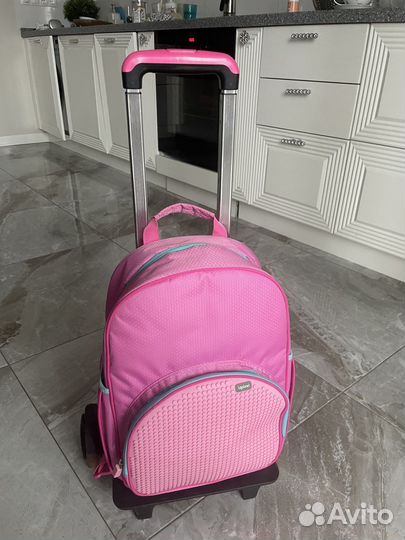 Рюкзак на колесиках