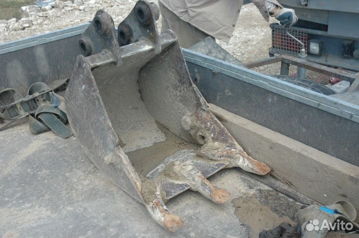 Экскаватор мини с гидромолотом, гидробуром