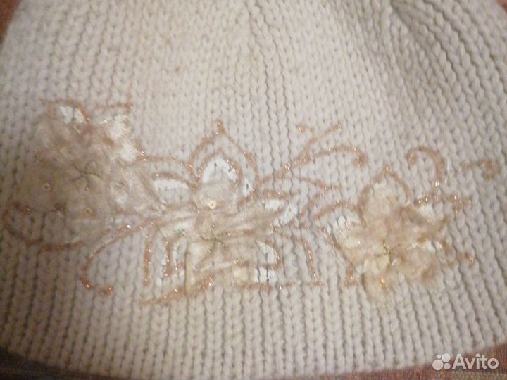 Шапки женские и одна унисекс