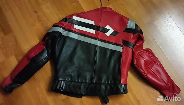 Мотокуртка кожаная женская