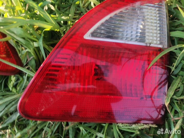 Фонарь крышки багажника на Ford Galaxy 2000-2006 1