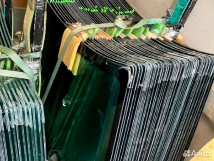 Стекло дверное левое Caterpillar