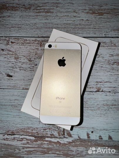 iPhone SE, 32 ГБ