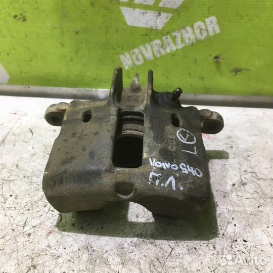 Суппорт передний левый Вольво C40