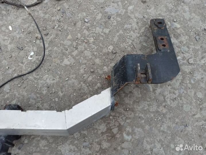 Фаркоп Toyota Land Cruiser 200 1VD 2016