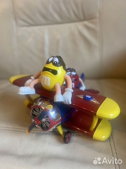 Самолет m&ms из дьюти фри