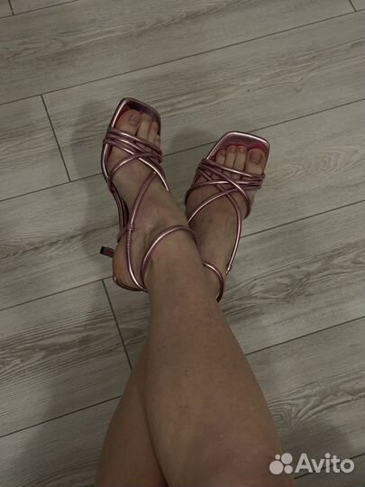 Босоножки женские