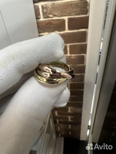 Золотое кольцо Cartier trinity