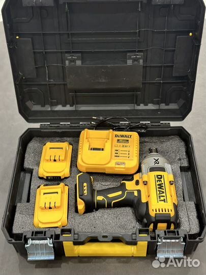 Гайковерт грузовой аккумуляторный 2000HM Dewalt