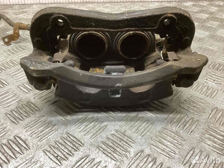 Суппорт передний правый Kia Carnival