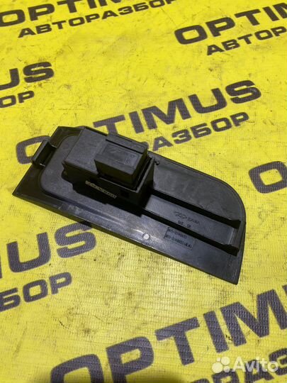 Правая кнопка стеклоподъемника Chery M11