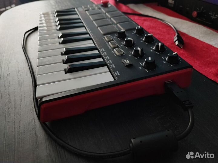 Akai PRO MPK mini MK2 midi-клавиатура