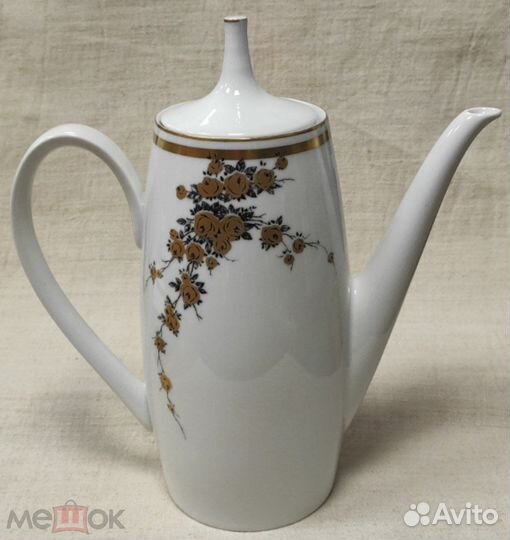 Фарфоровый кофейник 